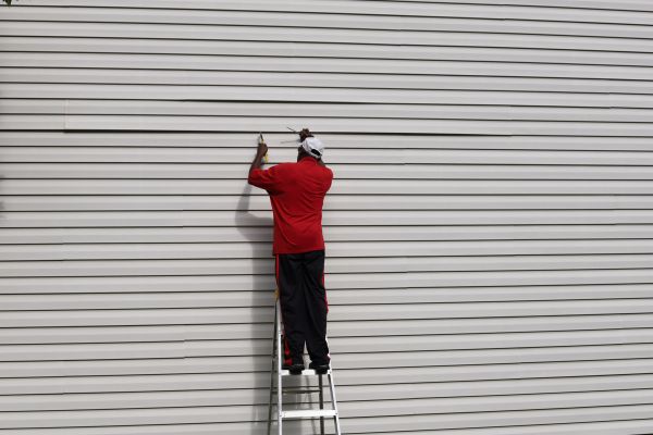 Cost of Siding Reattachment in Puyallup