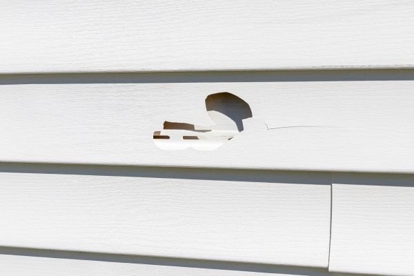 Cost of White Vinyl Siding Repair in Puyallup